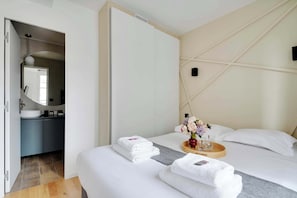 1 bedroom, desk, iron/ironing board, WiFi