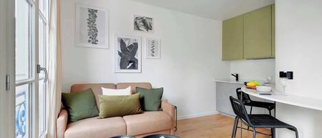 Een televisie en een kantoor