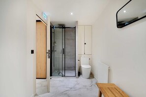 Shower, hair dryer, towels, shampoo