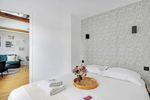 1 bedroom, desk, iron/ironing board, WiFi