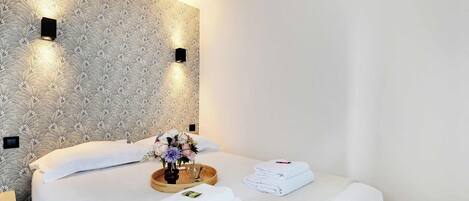 1 bedroom, desk, iron/ironing board, WiFi