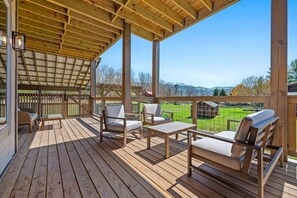 Unclassified image, 5 of 84, button