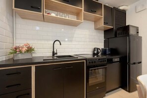 Fridge, microwave, oven, stovetop