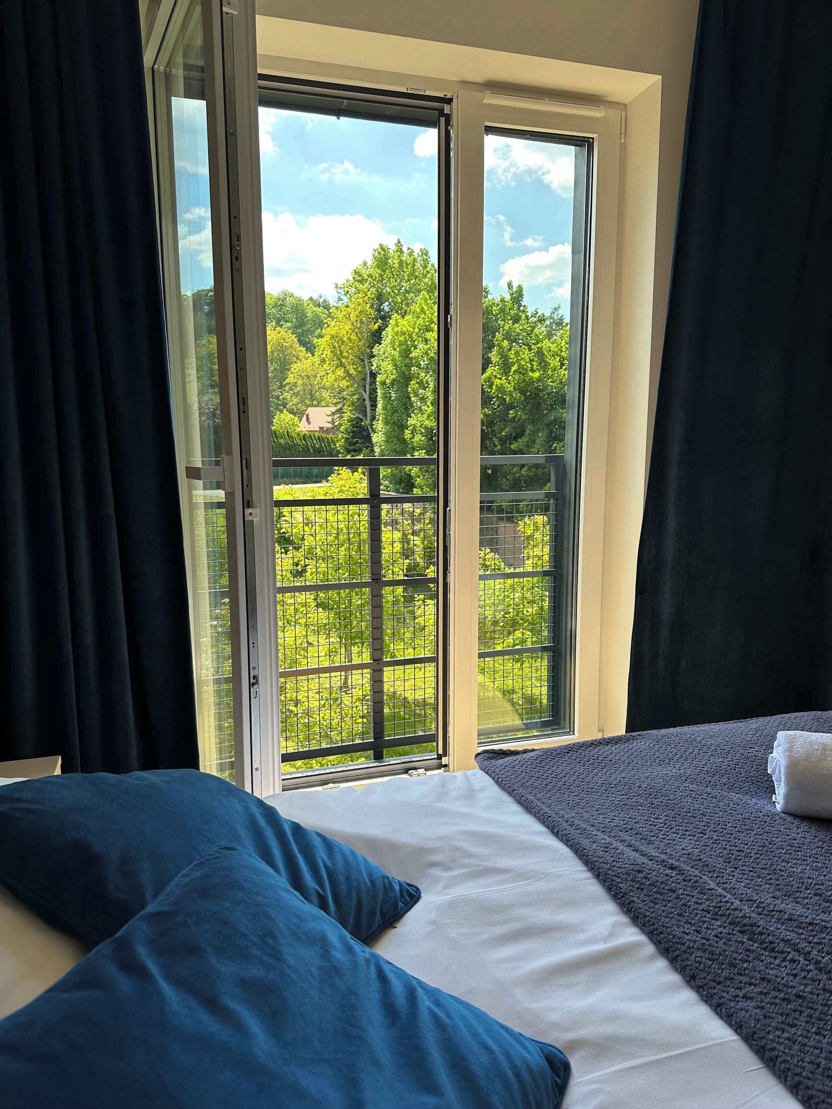 2 chambres, bureau, fer et planche à repasser, lit parapluie