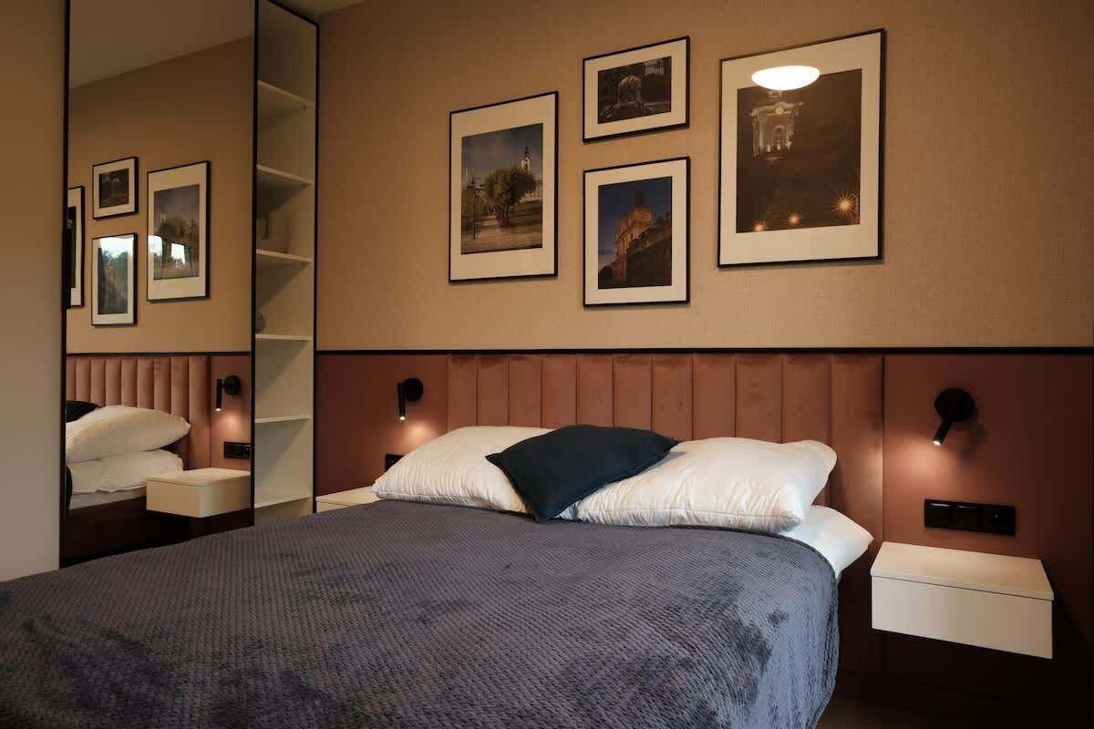 2 عدّة غرف نوم ومكتب ومكواة/لوح كي وسرير سفر