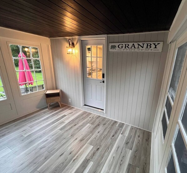 Interior - Countryside 4-bedroom house with WiFi and AC in peaceful Granby (Granby)