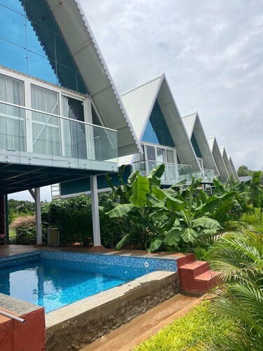 Sakhi Lakeview Resort