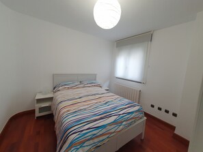 5 chambres, fer et planche à repasser, Wi-Fi, draps fournis