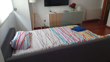 5 slaapkamers, een strijkplank/strijkijzer, wifi, beddengoed