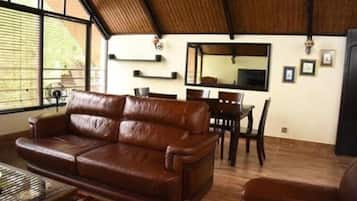 Coin salon dans le hall