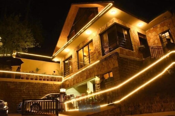Exterior - Pasha's Hotel (Murree)