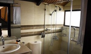 Deluxe Double Room | Bathroom - Pasha's Hotel (Murree)