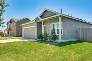 House (3 Bedrooms) | Exterior - 9 Mi to Lake: Family Georgetown Home w/ Yard! (Georgetown)