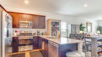 House (3 Bedrooms) | Interior