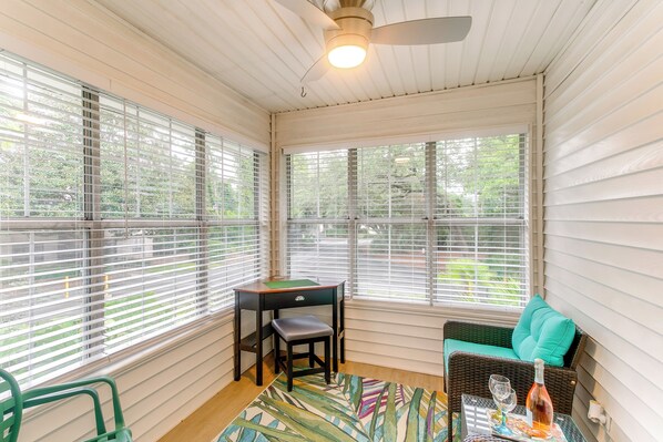 Apartment (1 Bedroom) | Interior - Upscale St. Simons Condo: Sunroom & Steps to Pool! (St. Simons Island)