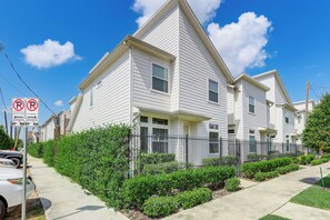 House (2 Bedrooms) | Interior - 2 Mi to Dtown: Convenient Houston Home! (Houston)