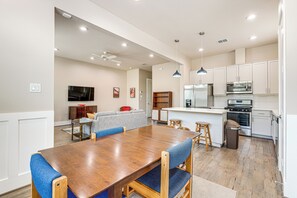 House (2 Bedrooms) | Interior - 2 Mi to Dtown: Convenient Houston Home! (Houston)