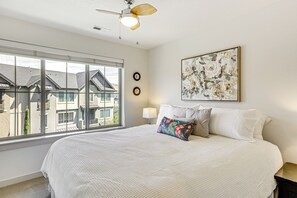 Interior - Spacious Boise Townhome ~ 5 Mi to Downtown (Boise)