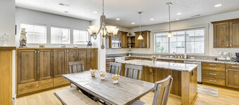 寬敞的波夕聯排別墅，距市中心 5 英里