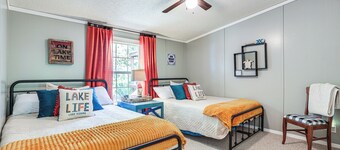 Upscale Lake Texoma Vacation Home: 1 Mi to Marina!
