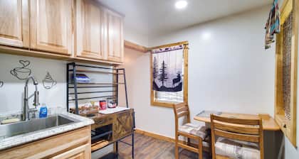 Resort Cabin on the River ~ 21 Mi to Crater Lake!