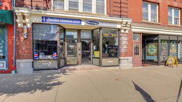 A storefront with a barber shop and a jewelry exchange.
