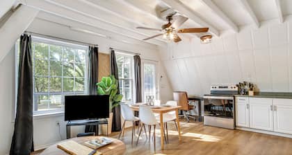 A-frame Home ~ 6 Mi to Tennessee River!