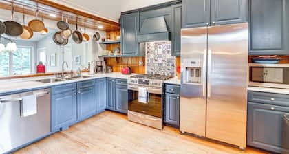 Princeton Home w/ Patio: Pets Welcome!