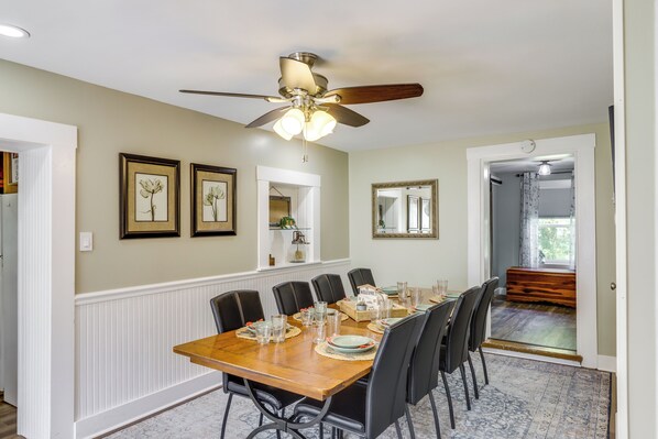 Interior - 'grandma Kellys' Southeast Indiana Farmhouse! (Cedar Grove)