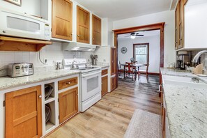 House (4 Bedrooms) | Interior