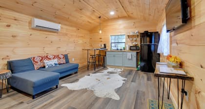 Stout Cabin w/ Fire Pit: 1 Mi to Ohio River!