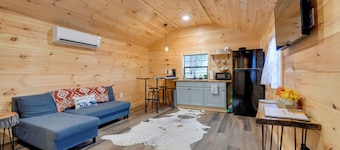 Stout Cabin w/ Fire Pit: 1 Mi to Ohio River!