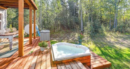 Delta Junction Retreat w/ Northern Lights Cabin!