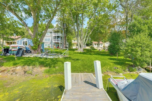 Spacious Getaway w/ Boat Dock in East Troy!