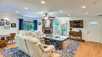 House (5 Bedrooms) | Interior
