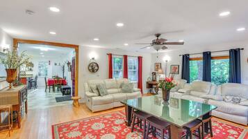 House (5 Bedrooms) | Interior