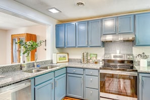 Apartment (2 Bedrooms) | Interior - Marina & Pool Access: Lovely Lake Keowee Townhome! (Salem)