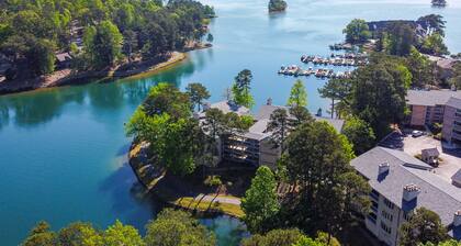 Wooded Keowee Key Retreat Near Golf & Trails