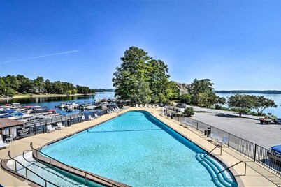 Private Balcony: Lake Keowee Home w/ Pool Access