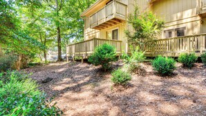 A two-story building with a balcony and a covered porch area. - Wooded Keowee Key Retreat Near Golf & Trails (Salem)