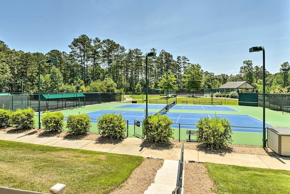 Apartment (2 Bedrooms) | Interior - Marina & Pool Access: Lovely Lake Keowee Townhome! (Salem)