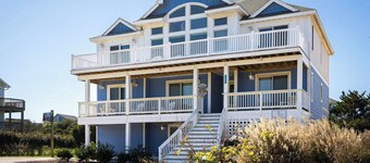 Gorgeous Semi-Oceanfront Home in Whalehead