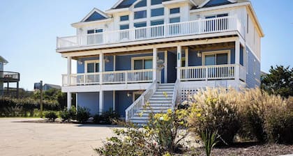 Gorgeous Semi-Oceanfront Home in Whalehead