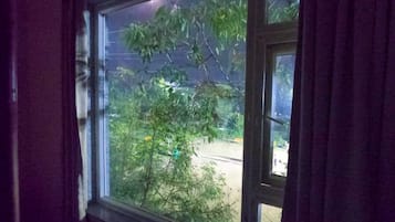 Habitación Deluxe con 1 cama doble o 2 individuales, vistas al jardín | Espacio para trabajar con un portátil y wifi gratis