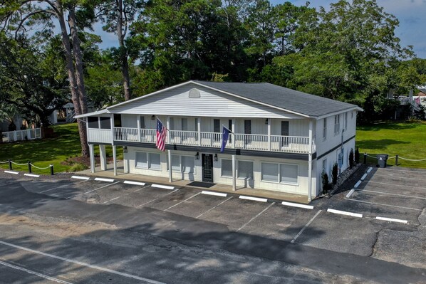 المنشأة من الخارج