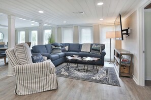 TV - The Clubhouse Murrells Inlet (Murrells Inlet)