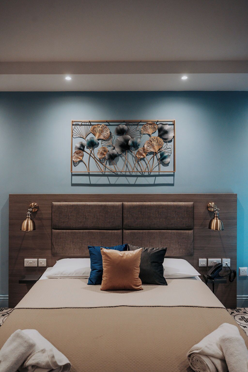 ستائر تعتيم وتجهيزات عازلة للصوت ومكواة/لوح كي وواي فاي مجانًا