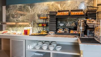 Termasuk sarapan bufet setiap hari