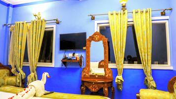 Superior Room, Mountain View | Memory-foam beds, in-room safe, free WiFi, bed sheets