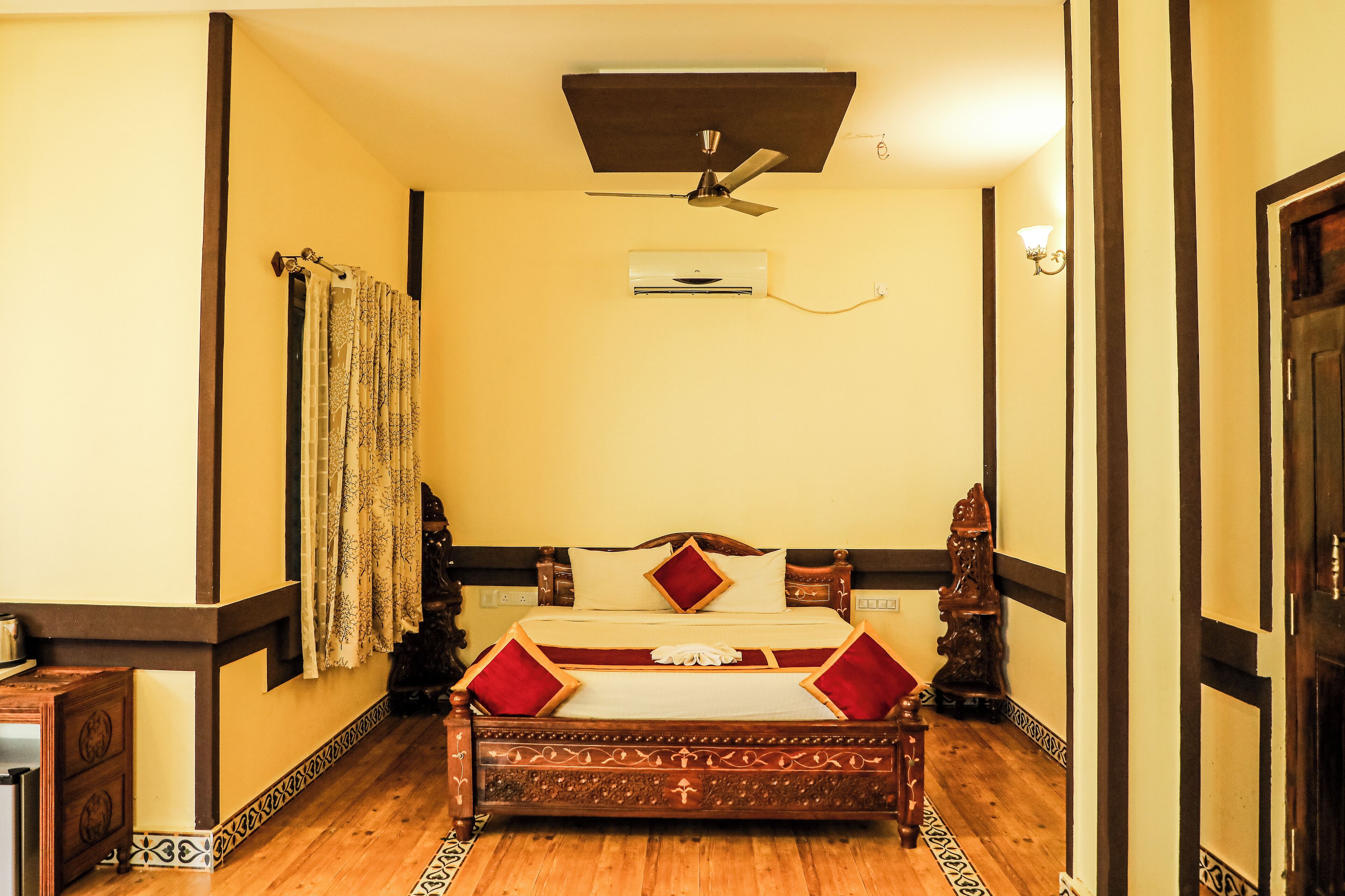 Suíte estúdio clássica | Camas com colchões de espuma com sistema de memória, cofres nos quartos